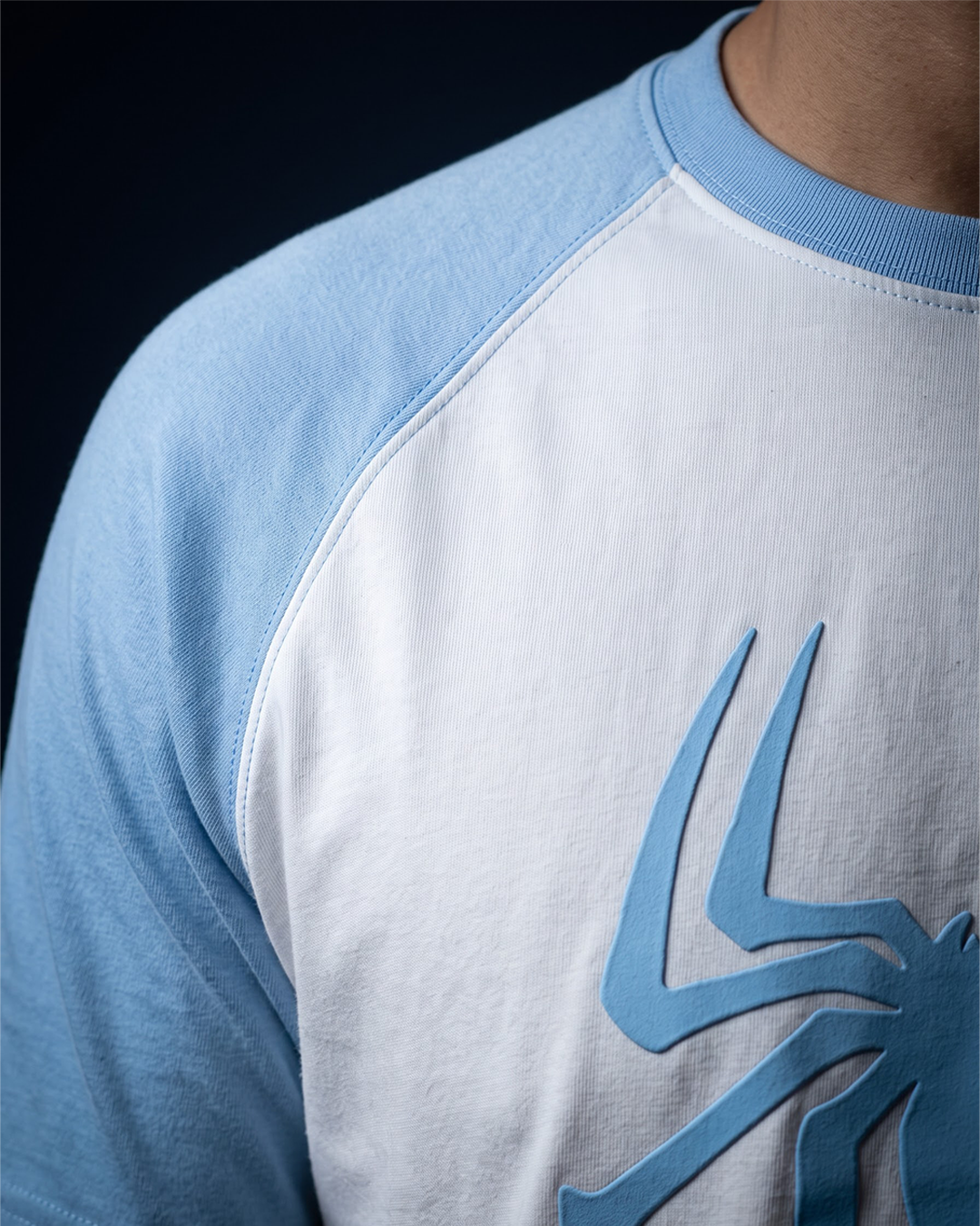 CORE RAGLAN TEE